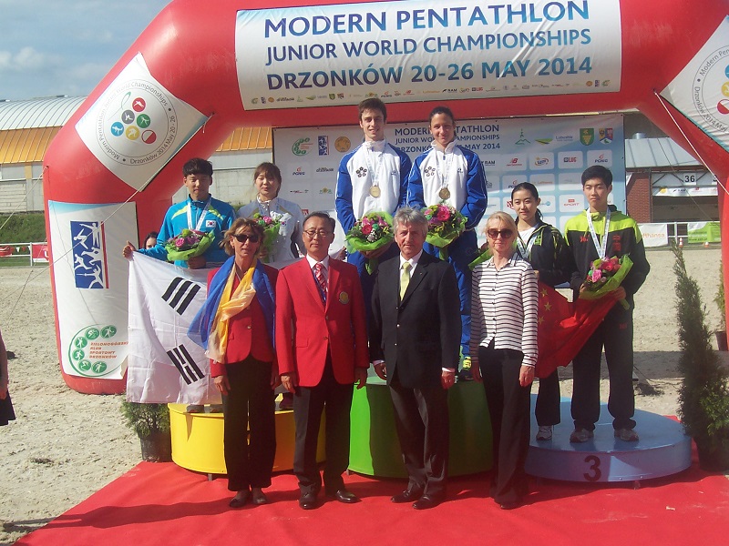 mixed-relay-jwch2014-podium